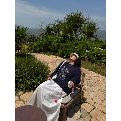 铅笔小鑫大码女装好穿百搭趣味刺绣长袖遮肉印花T恤
