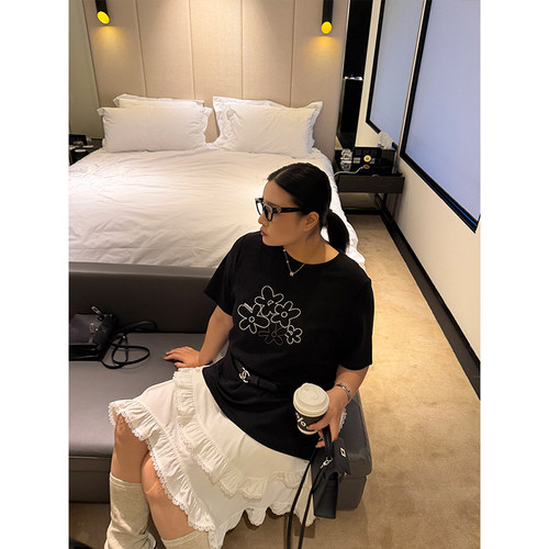 铅笔小鑫大码女装藏肉能手重工刺绣花朵图案正肩T恤