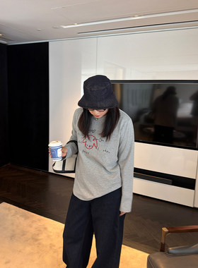 铅笔小鑫大码女装亲肤好穿万搭英文钉珠小狗刺绣长袖T恤
