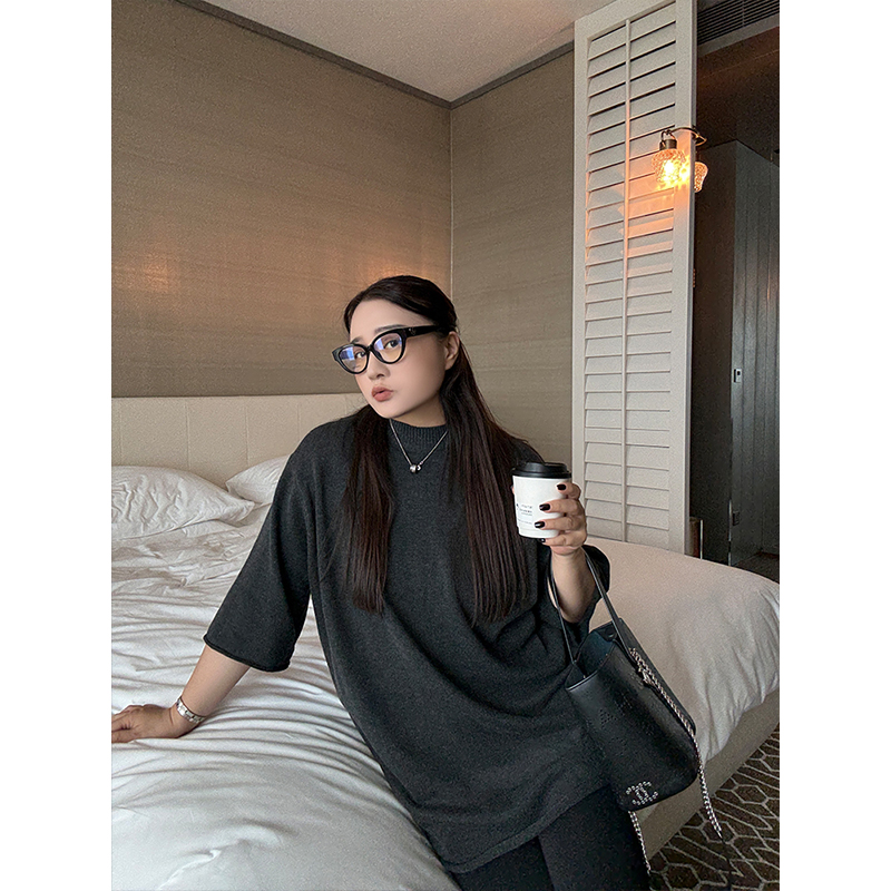 铅笔小鑫大码女装 舒适chic 精致比例 纯色针织上衣