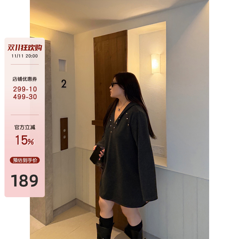 铅笔小鑫大码女装甜酷新宠重工铆钉气质V领连帽显瘦连衣裙