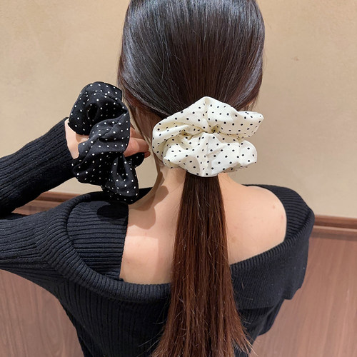 韩系波点发圈低马尾丸子头发饰