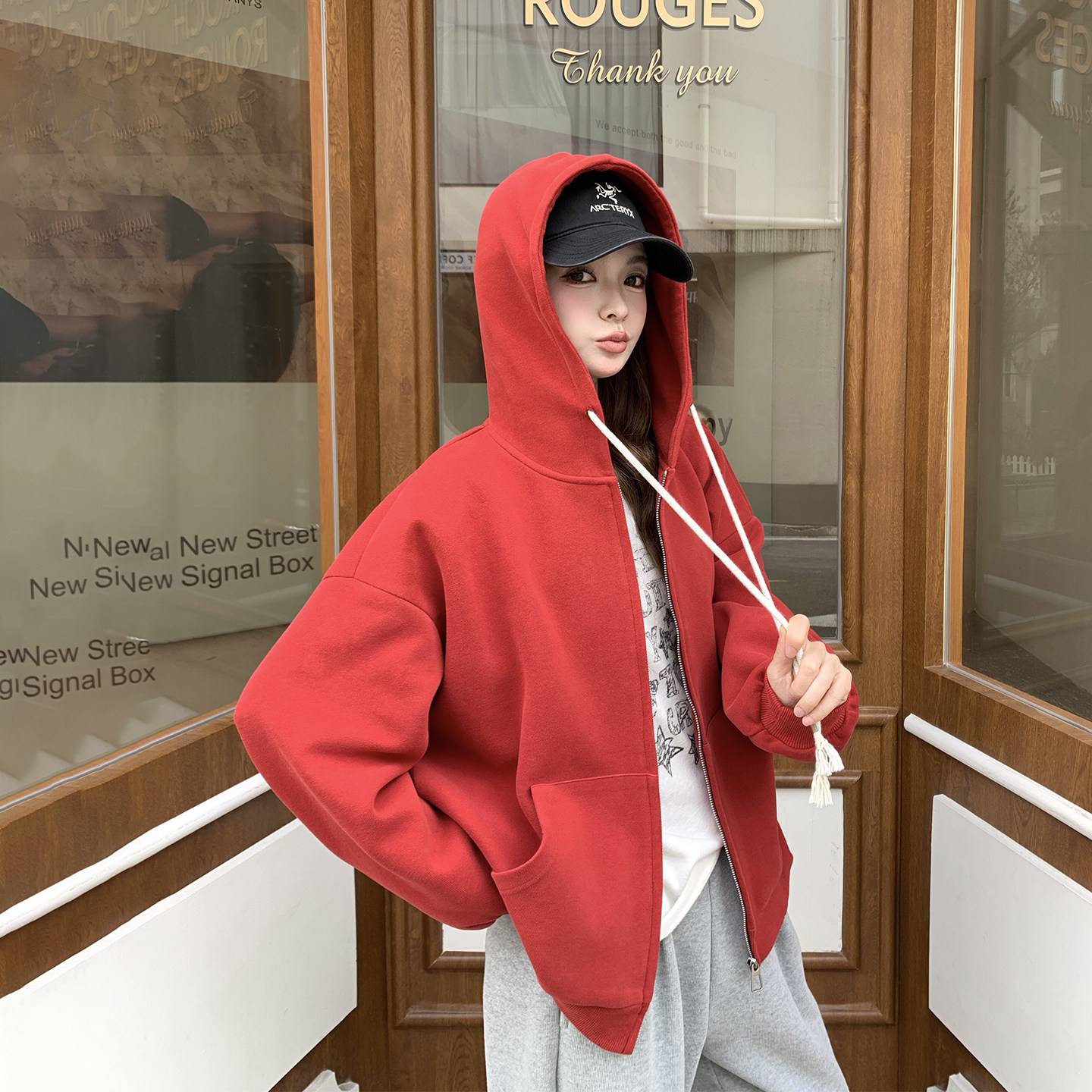 松弛感红色连帽卫衣外套女春季2026新款休闲运动超火减龄夹克开衫