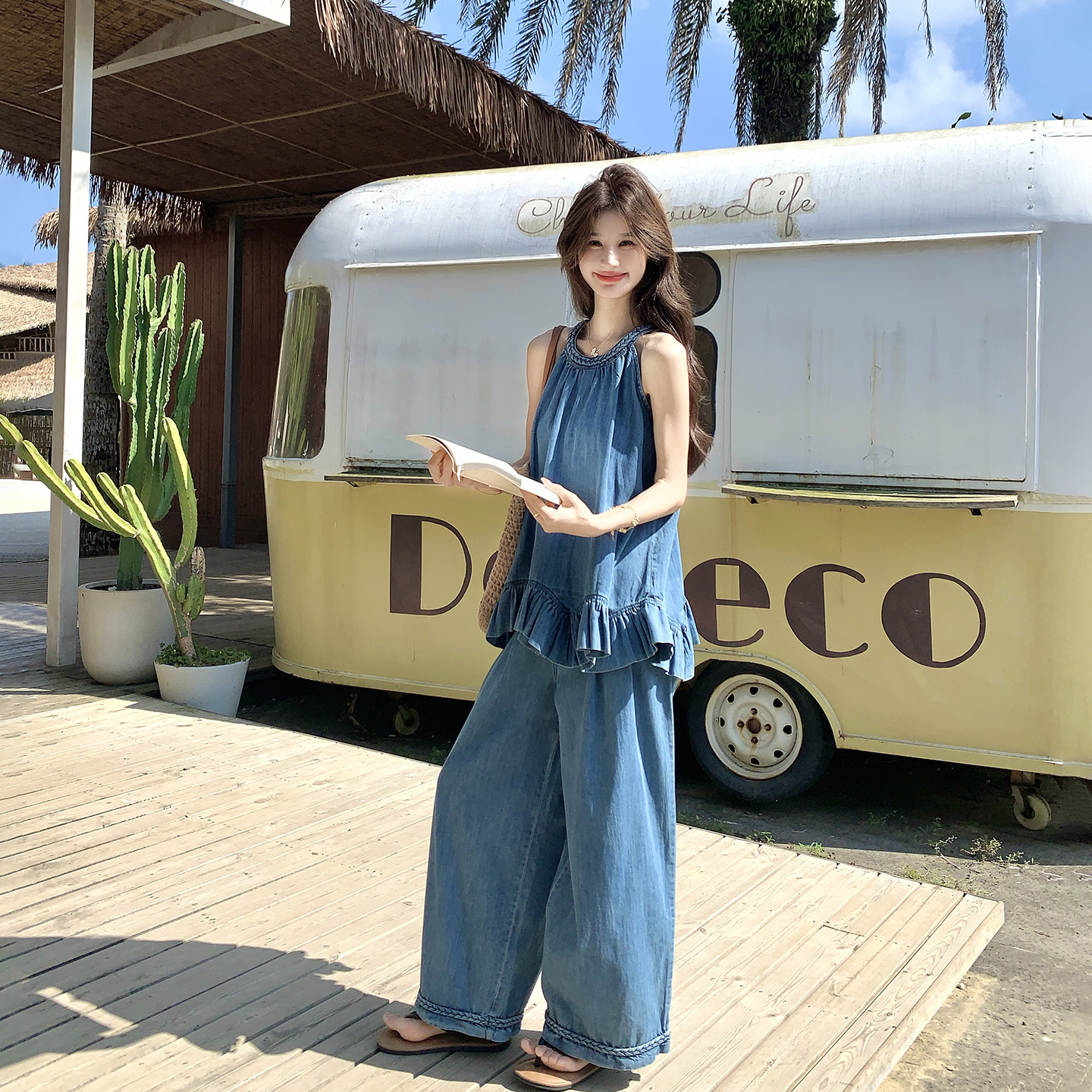 度假风甜美蓝色挂脖牛仔上衣套装女夏季2026新款气质阔腿裤两件套