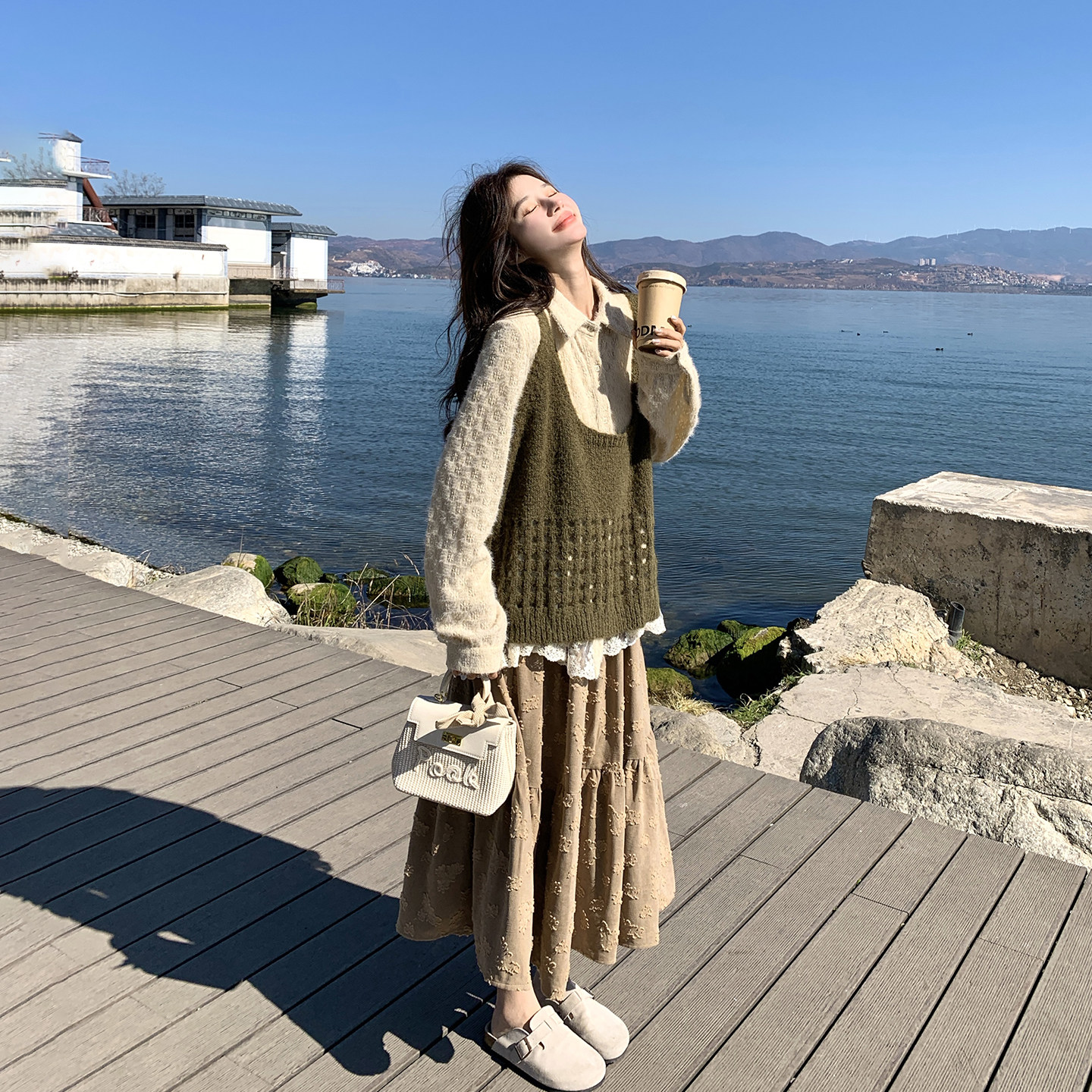 森系田园风绿色镂空罩衫套装女春季2026新款衬衫印花半身裙三件套