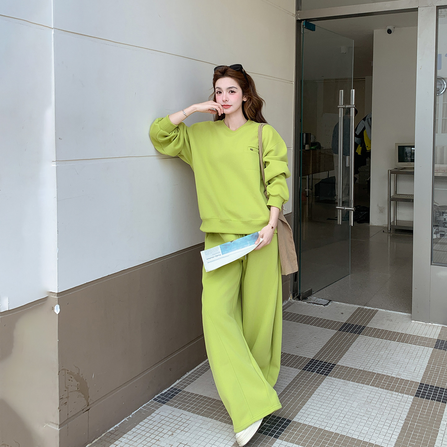 气质韩版高级感绿色卫衣阔腿裤套装女春季2026新款休闲运动两件套