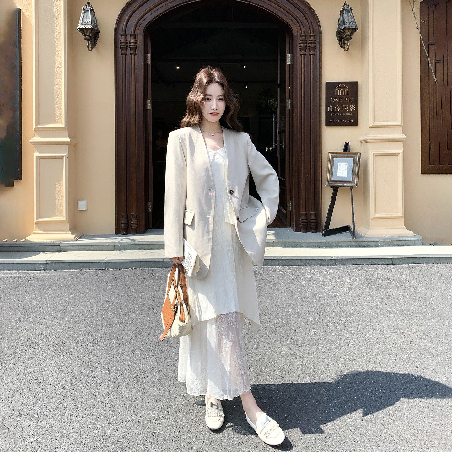 女神范高级感蕾丝吊带连衣裙套装女春季2026新款轻熟风西装两件套