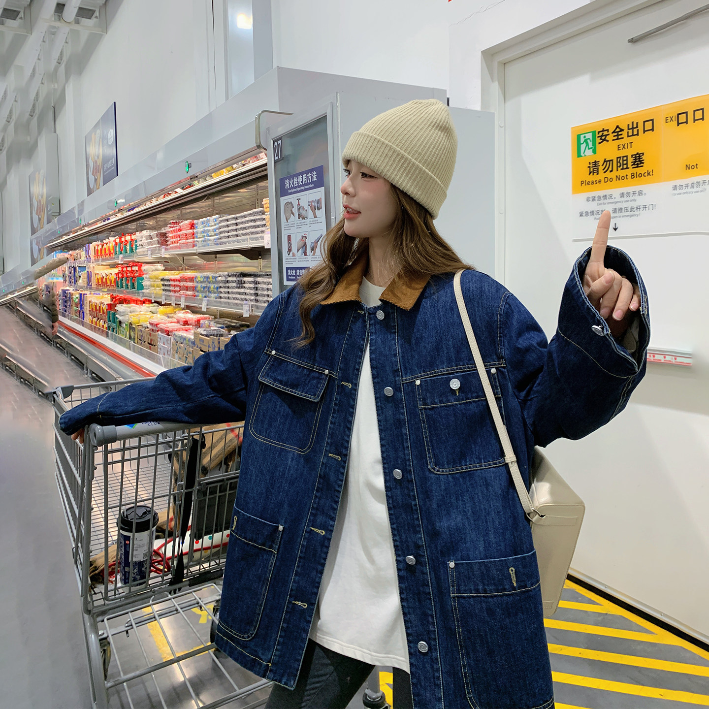 撞色拼接牛仔羽绒服派克服女冬季