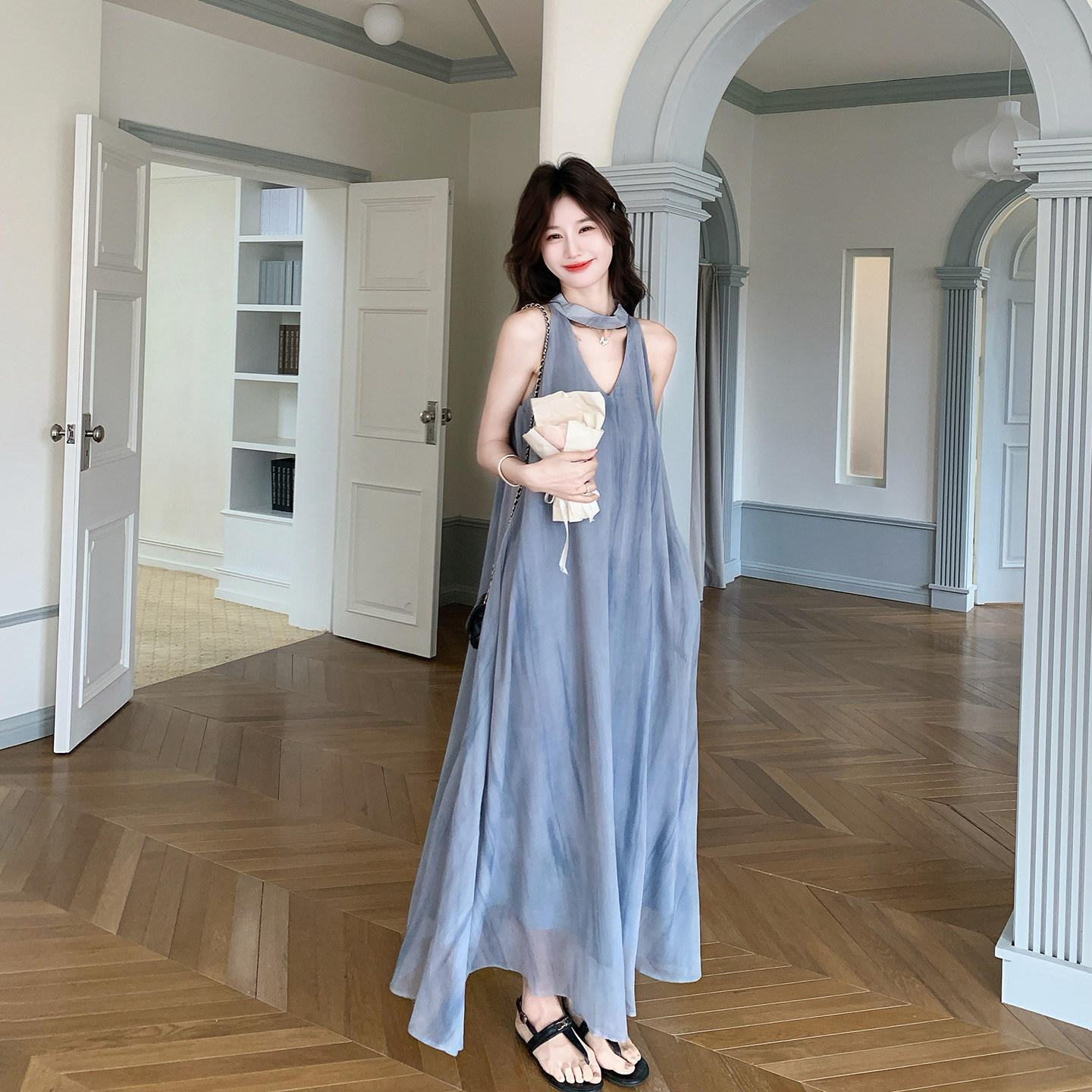 绝美蓝灰色挂脖吊带连衣裙女夏季