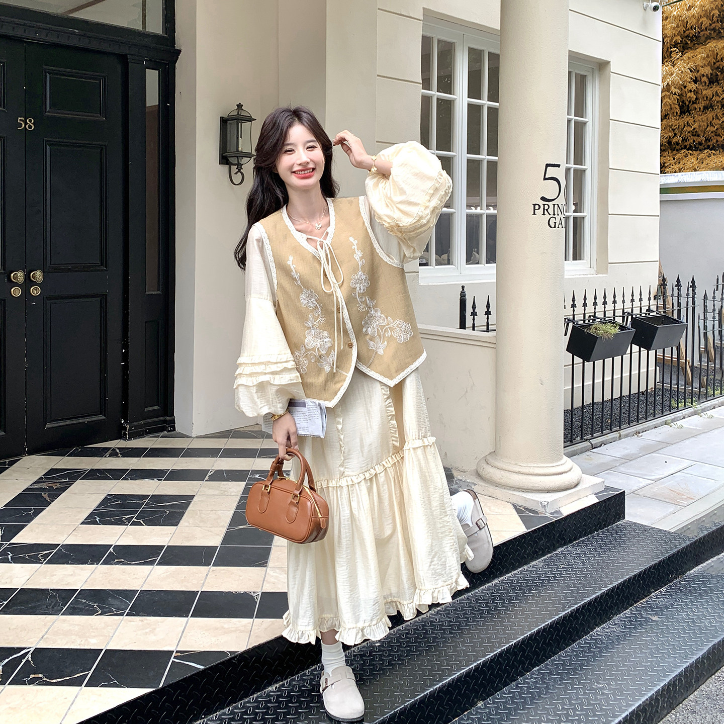 特别漂亮甜美连衣裙套装女春季2026新款爆款温柔风绣花马甲两件套