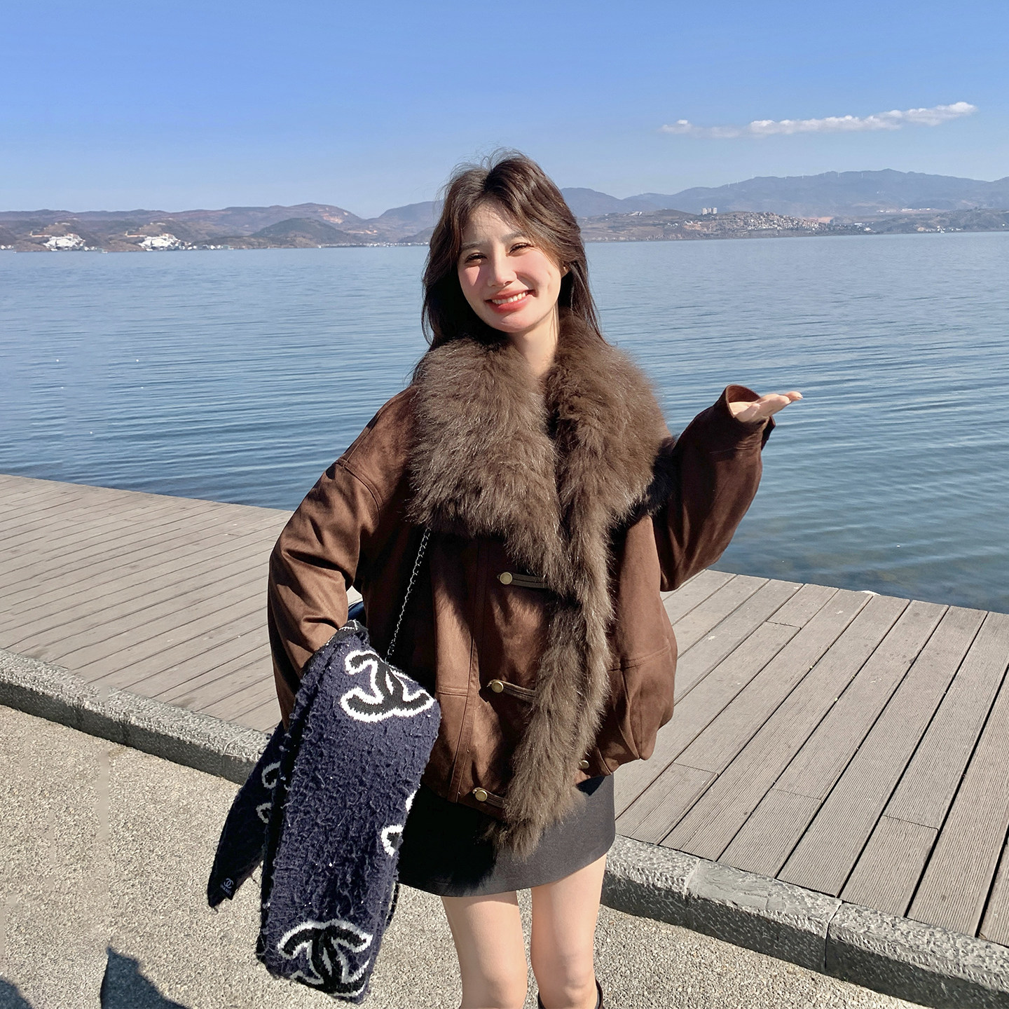 美拉德超火咖啡色羽绒服派克服女