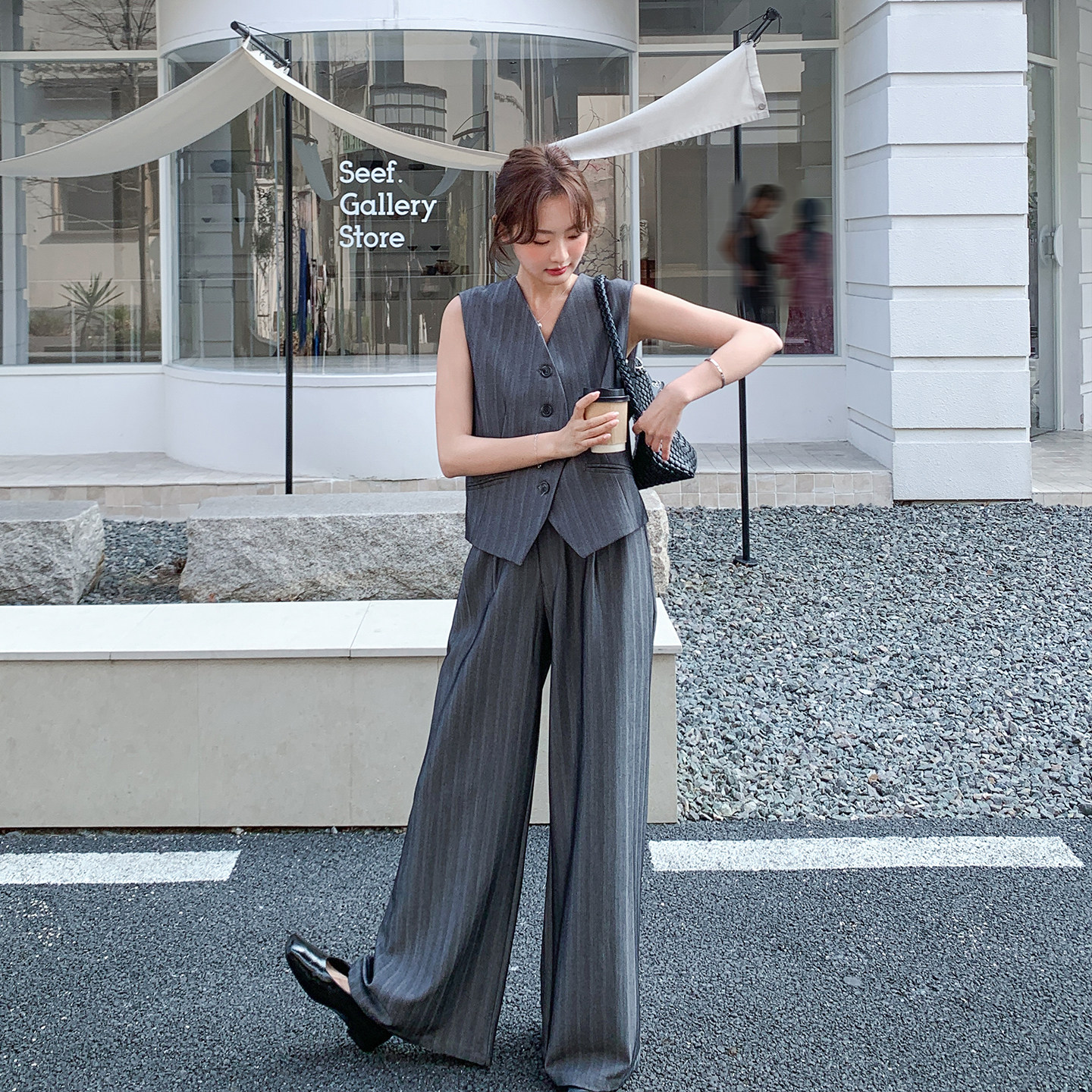 竖条纹灰色西装马甲阔腿裤套装女春季2026新款ootd穿搭超火三件套