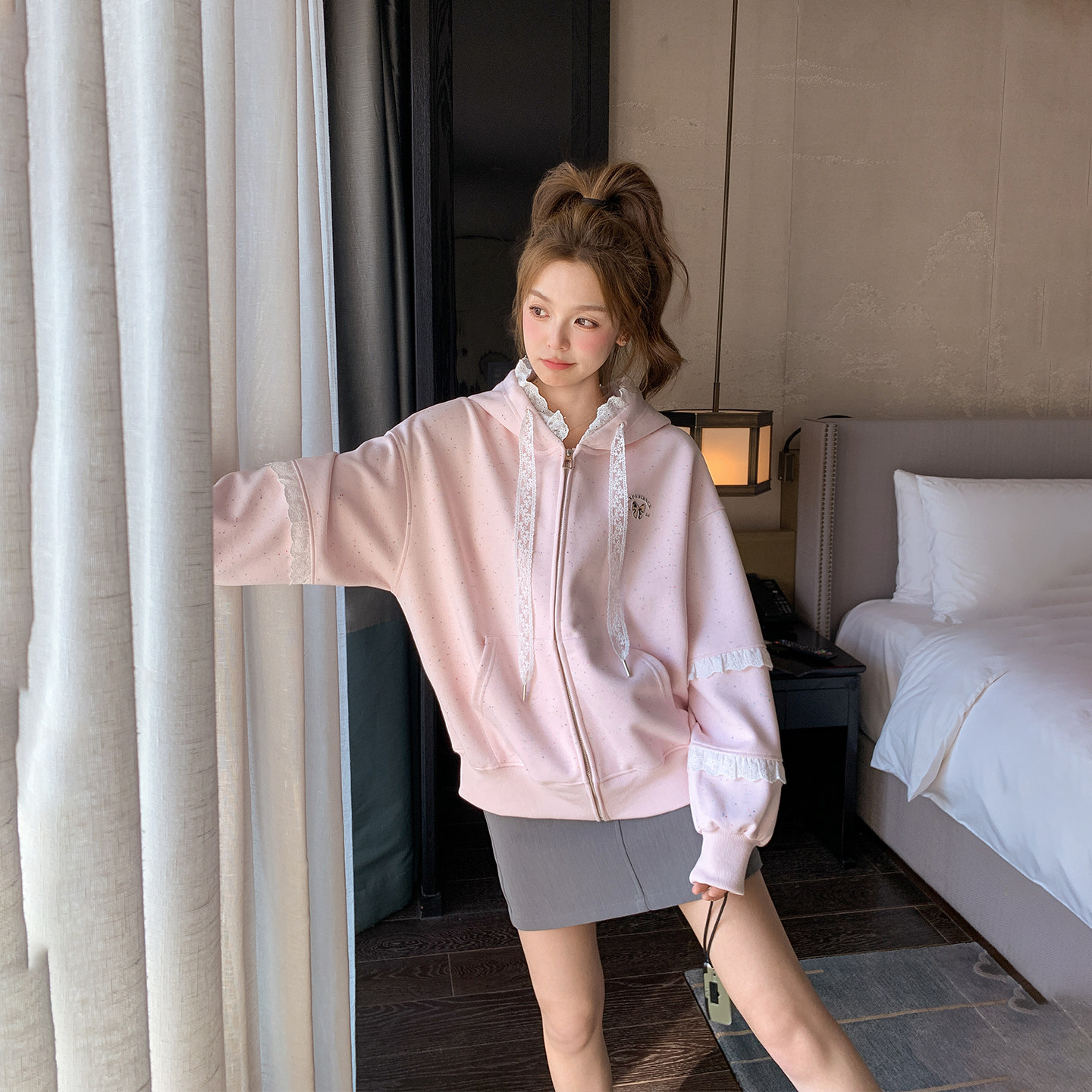 粉色甜美蕾丝拼接连帽卫衣外套女春季2026新款小个子可爱风短上衣