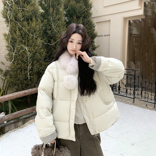 格纹拼接超火米白色90羽绒服女冬2025新款短款小个子休闲百搭外套