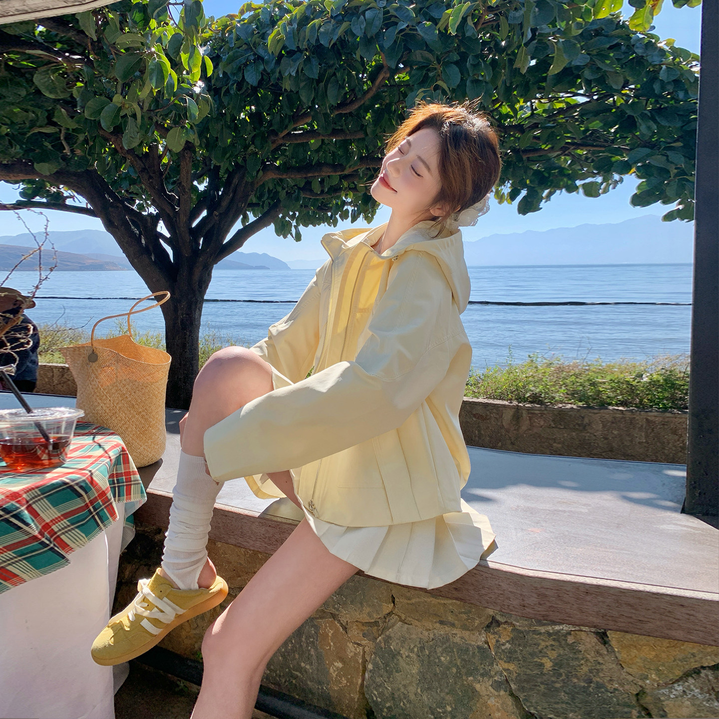 浅黄色连帽休闲运动短外套女春季2026新款小个子夹克今年流行爆款