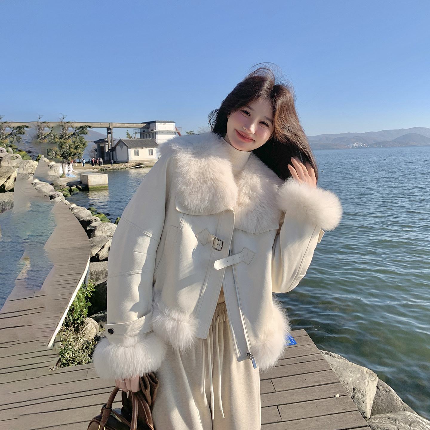 轻奢风白色毛毛拼接羽绒服派克服女冬季2025新款洋气小个子短外套