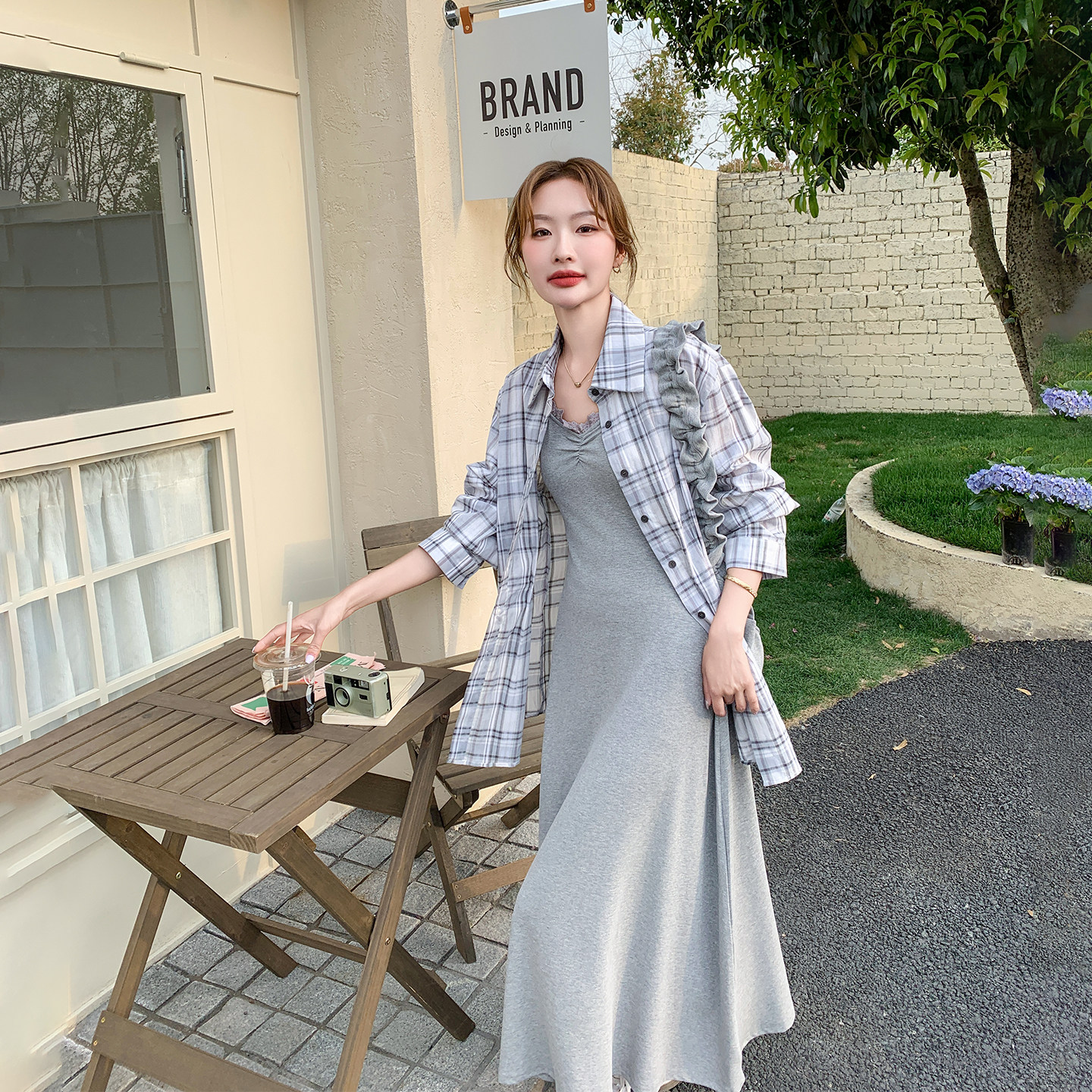 防晒格子衬衫吊带连衣裙套装女春季2026新款法式温柔风包包三件套