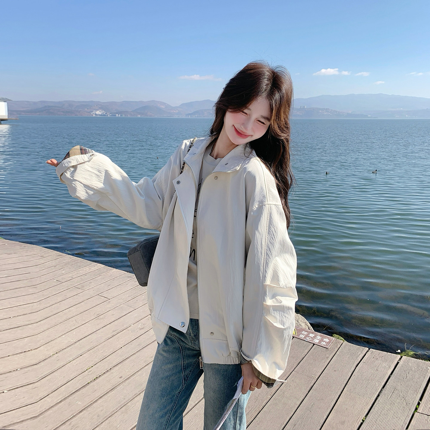 袖口格子米白色立领短款外套女春季2026新款今年流行爆款超火上衣