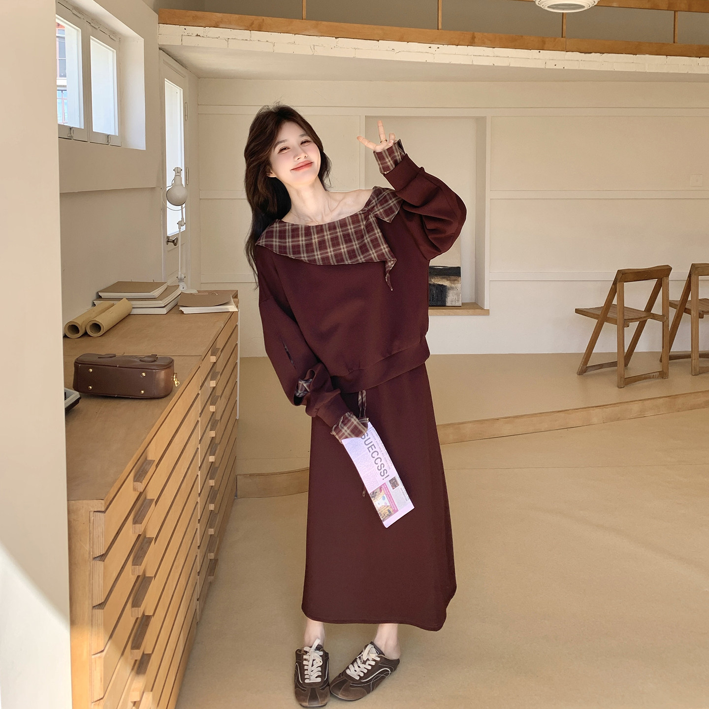 格子拼接露肩酒红色套装女春季新