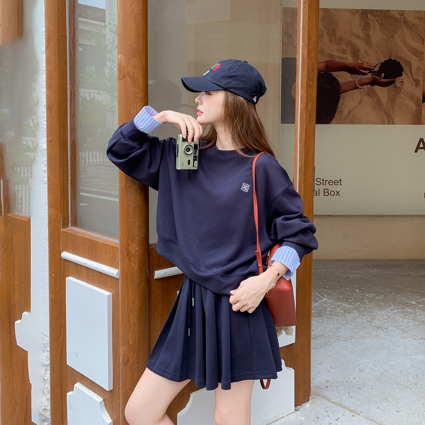 休闲运动条纹拼接藏青色卫衣套装女春季2026新款减龄百褶裙两件套