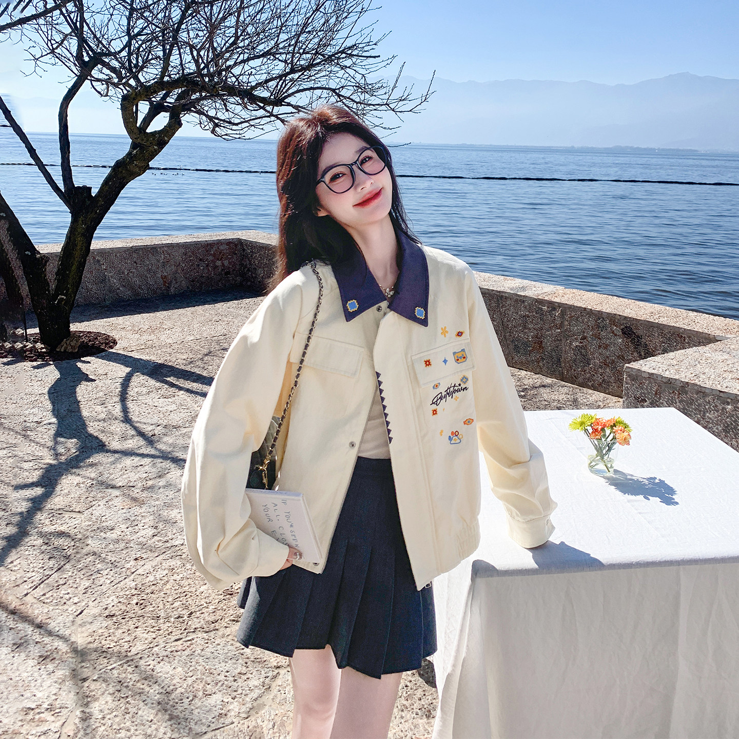 俏皮活泼撞色翻领卡通米白色短外套女春季2026新款超好看夹克上衣