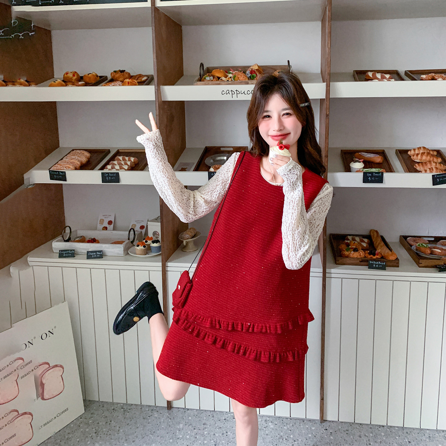 独特漂亮绝美超火红色背心连衣裙套装女春季2026新款打底衫两件套