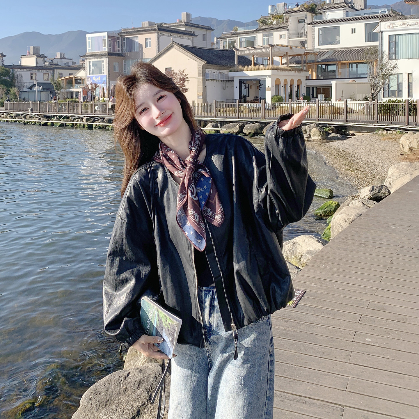 港风休闲复古黑色圆领皮衣外套女春季2026新款小个子机车服短夹克