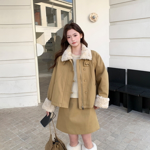 卡其色休闲90羽绒服内胆套装女冬季2025新款小个子外套短裙两件套