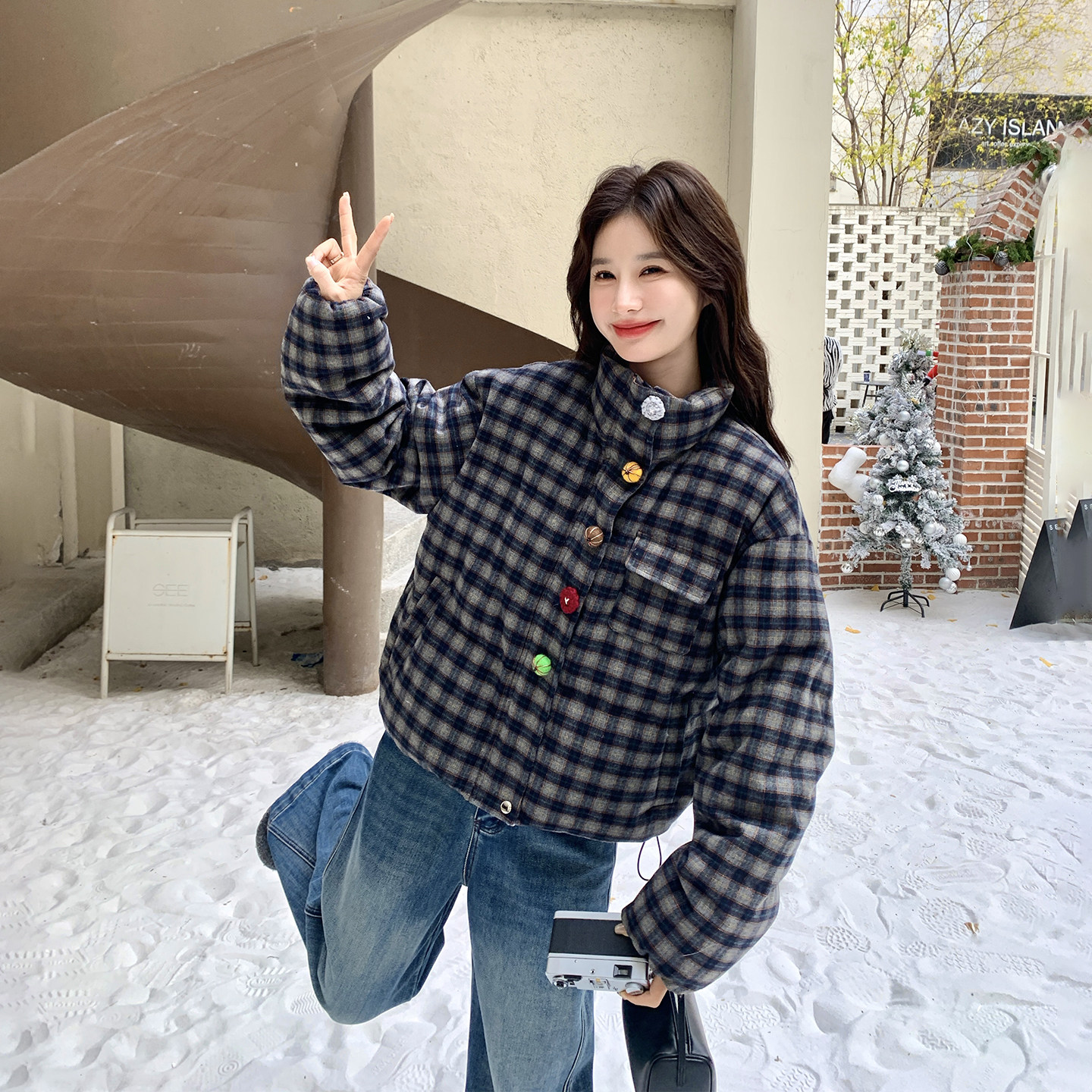 彩色扣短款格纹羽绒服女冬季2025新款小个子保暖白鸭绒高级感外套