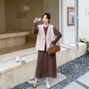 法式优雅气质咖色T恤连衣裙套装女春季2026新款设计感马甲两件套