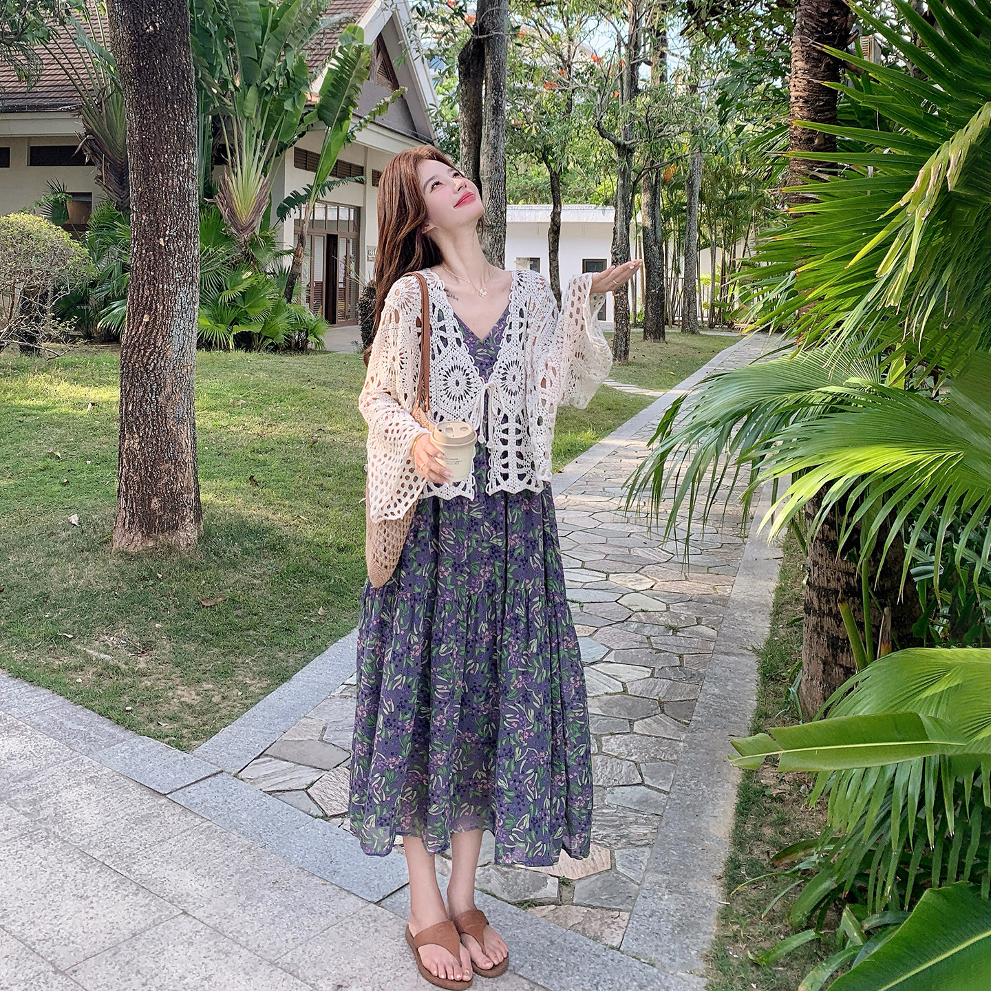 度假风绝美碎花吊带连衣裙套装女夏季2026新款漂亮镂空罩衫两件套