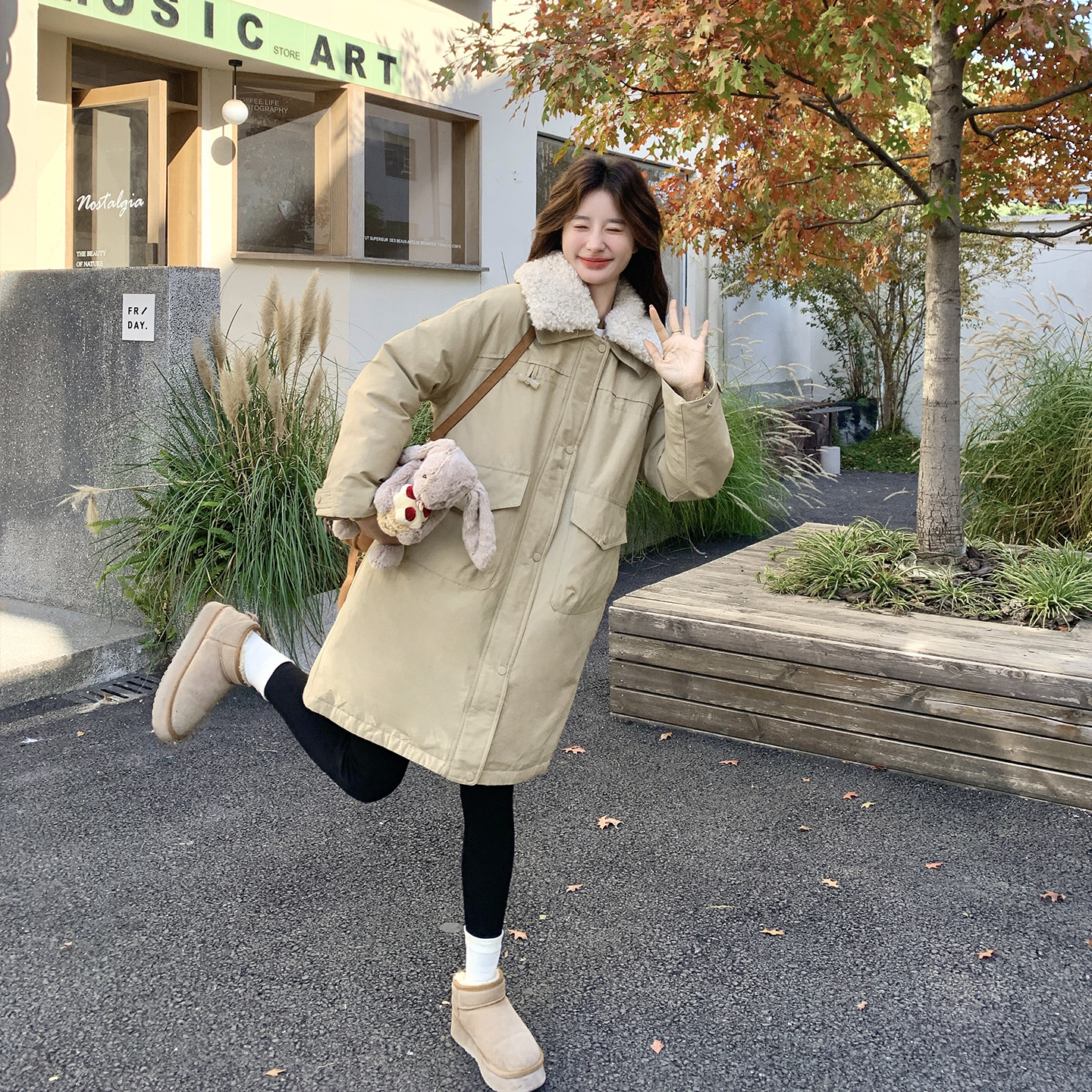 羊羔毛翻领卡其色棉服派克服女冬