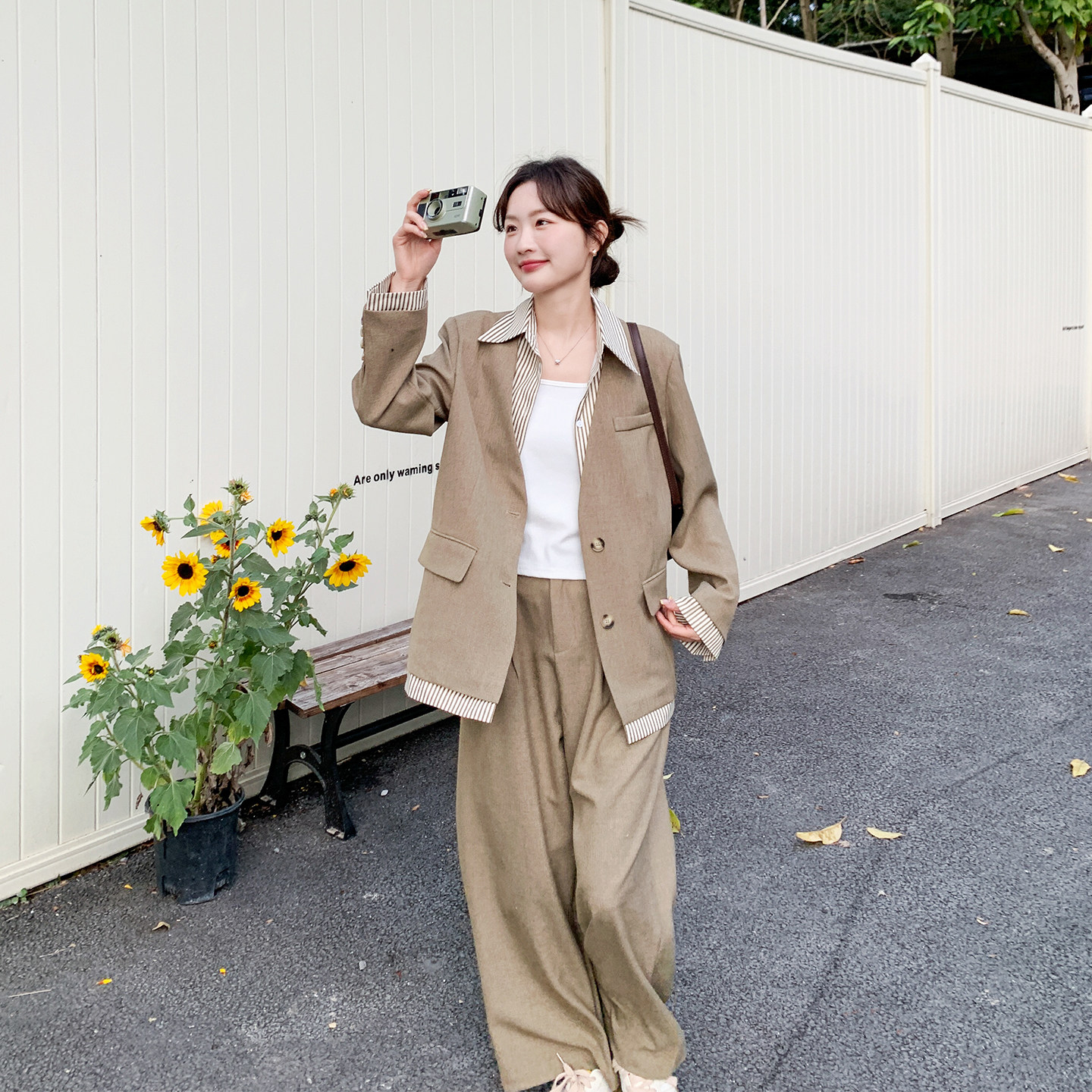 条纹拼接卡其色西装阔腿裤套装女春季2026新款今年流行爆款两件套