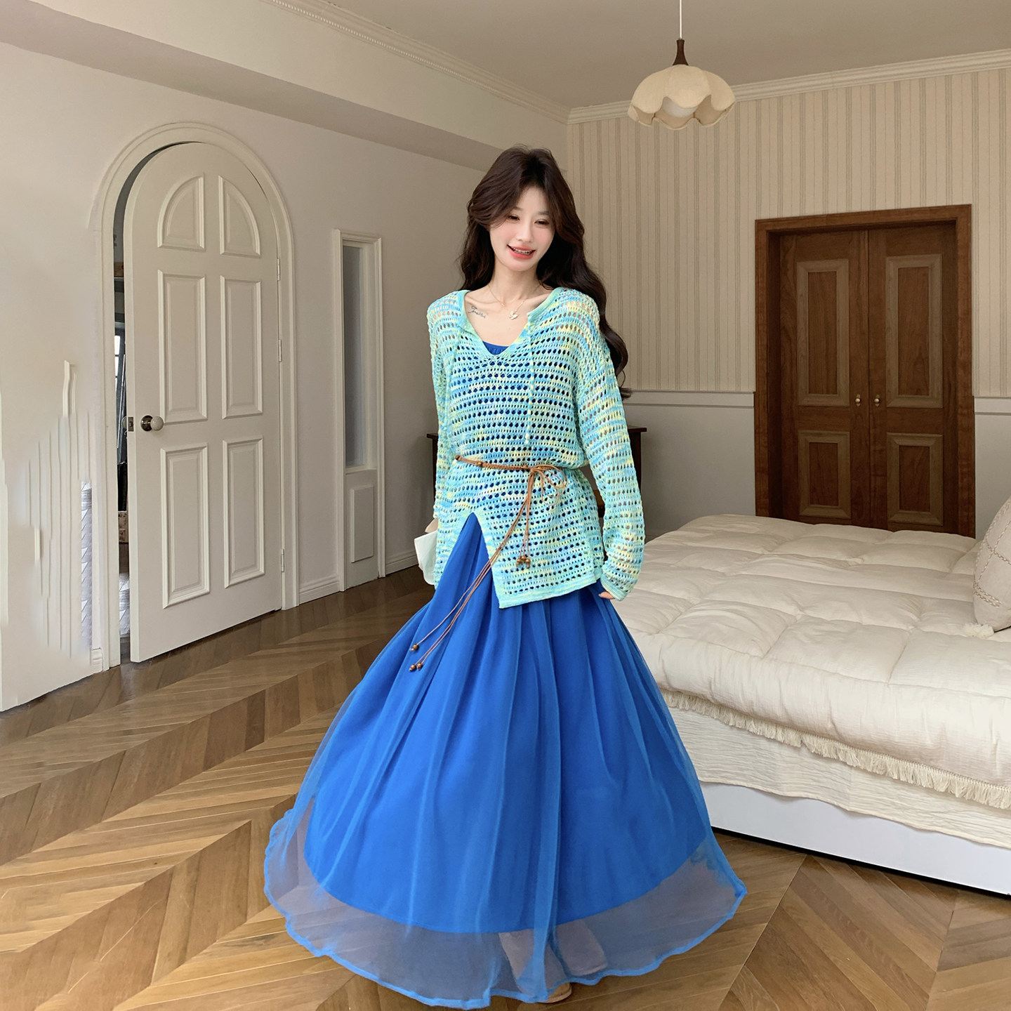 优雅气质巨好看蓝色吊带连衣裙套装女春季2026新款甜美罩衫两件套