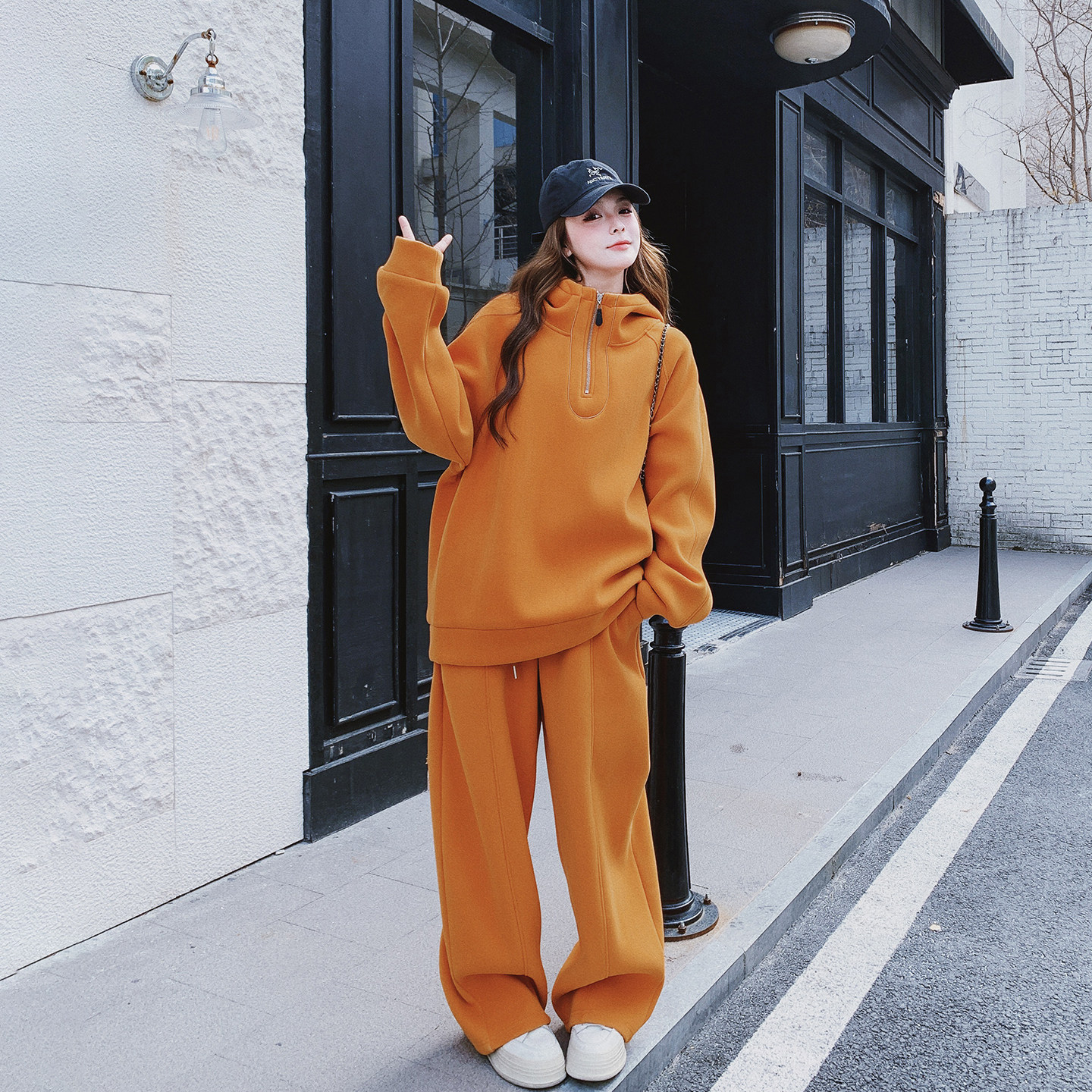 休闲运动设计感南瓜橘连帽卫衣套装女春季2026新款减龄超火两件套