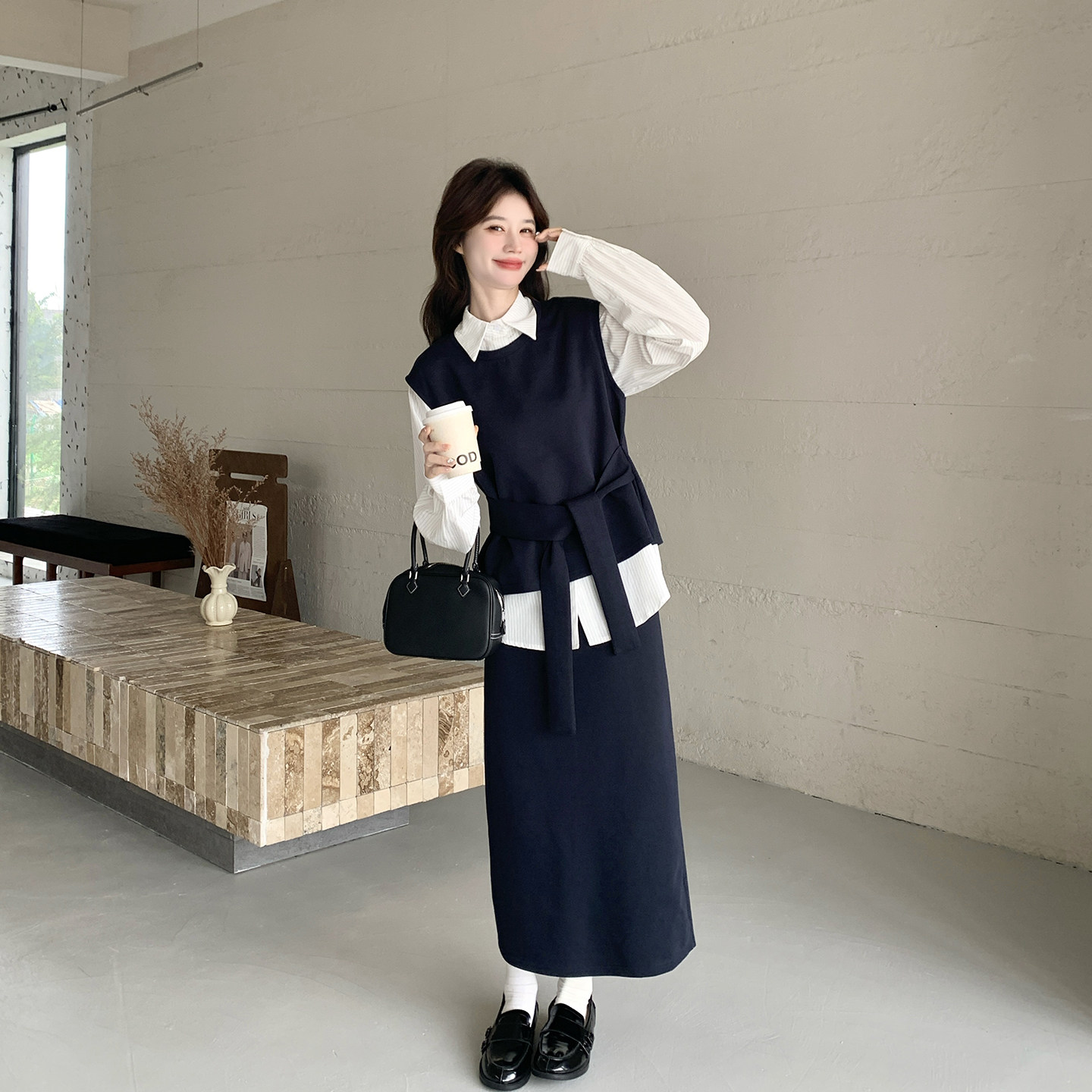 盐系轻熟超火减龄藏青色马甲半身裙套装女春季2026新款衬衫三件套