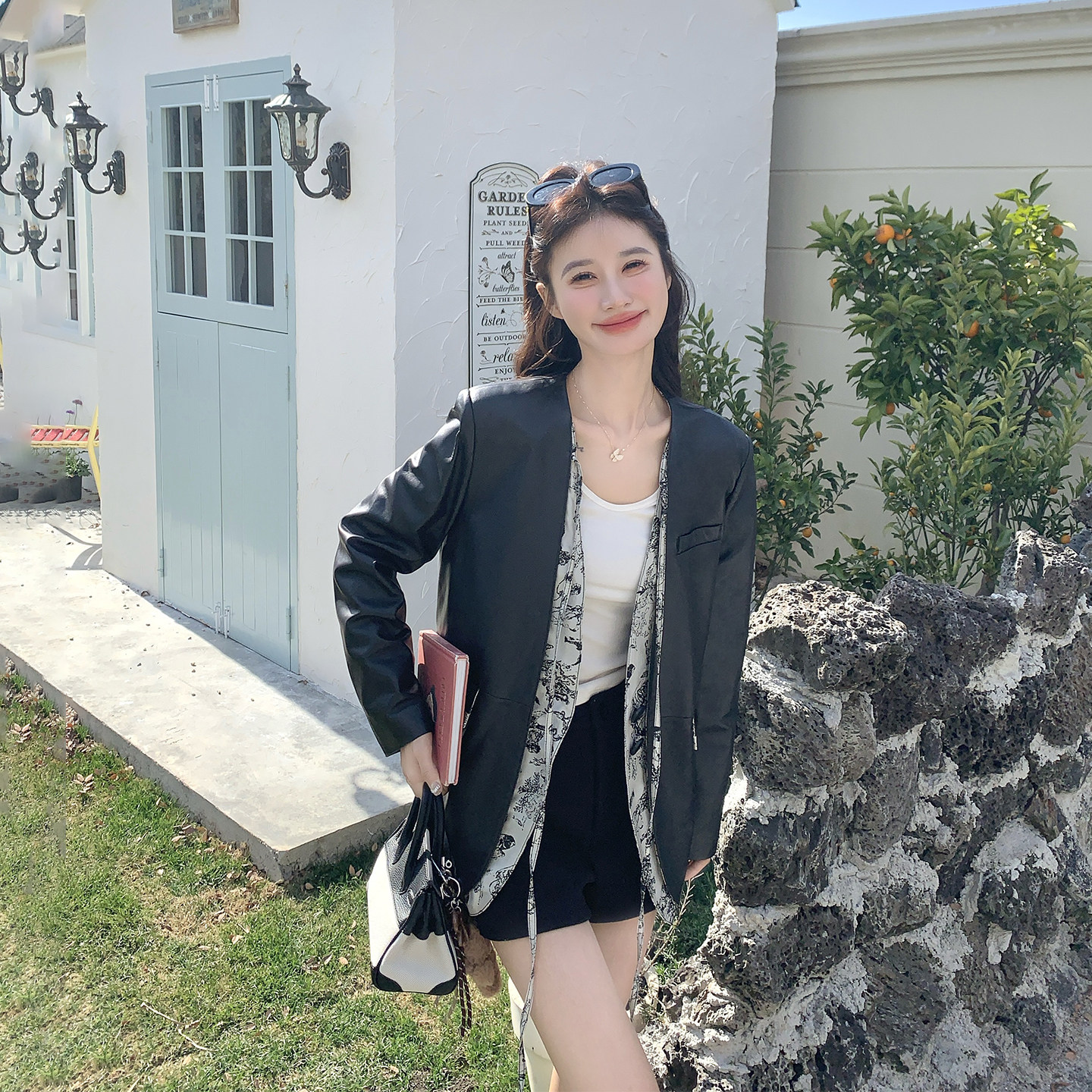 印花拼接黑色V领皮衣外套女春季2026新款中长款巨好看复古PU夹克