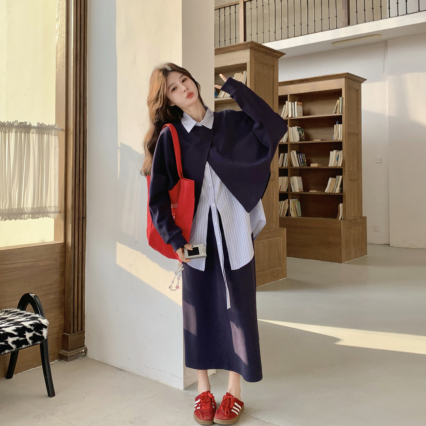 休闲运动风藏青色卫衣半身裙套装女春季2026新款松弛感衬衫三件套