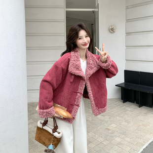树莓粉皮毛一体羊羔毛外套女冬季2025新款加绒加厚甜美短款小个子