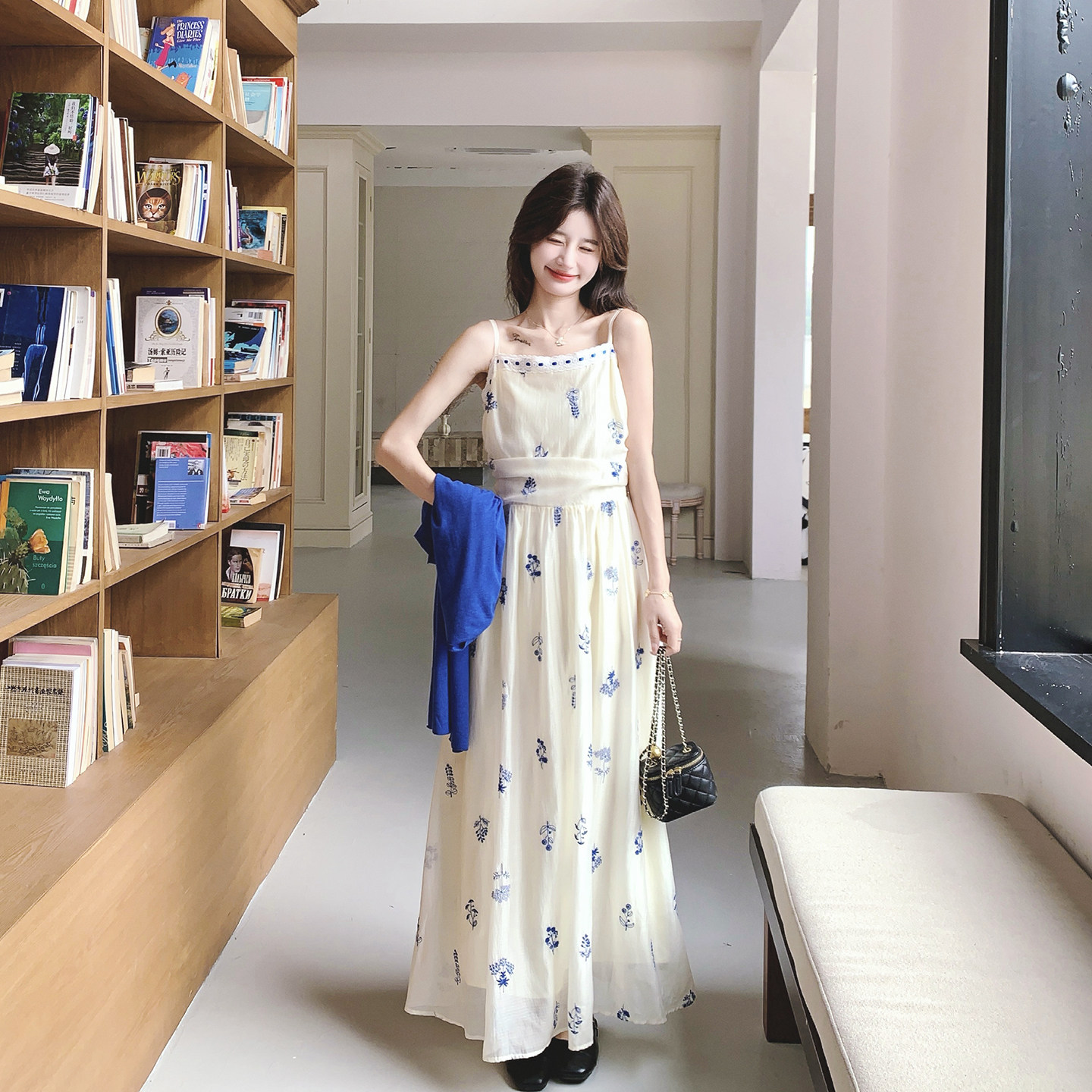 克因蓝绣花吊带连衣裙套装女夏季2026新款气质绝美针织开衫两件套