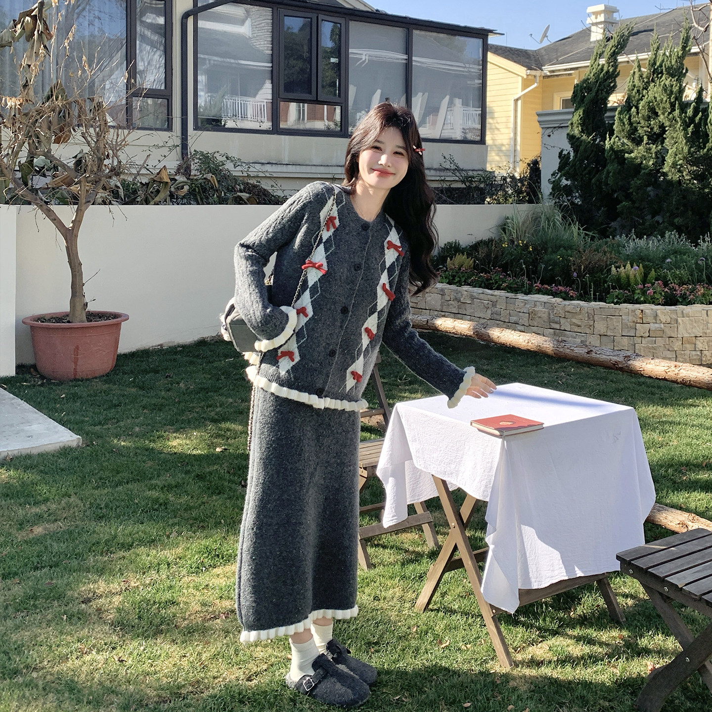 独特漂亮撞色蝴蝶结针织灰色毛衣套装女春季2026新款半身裙两件套