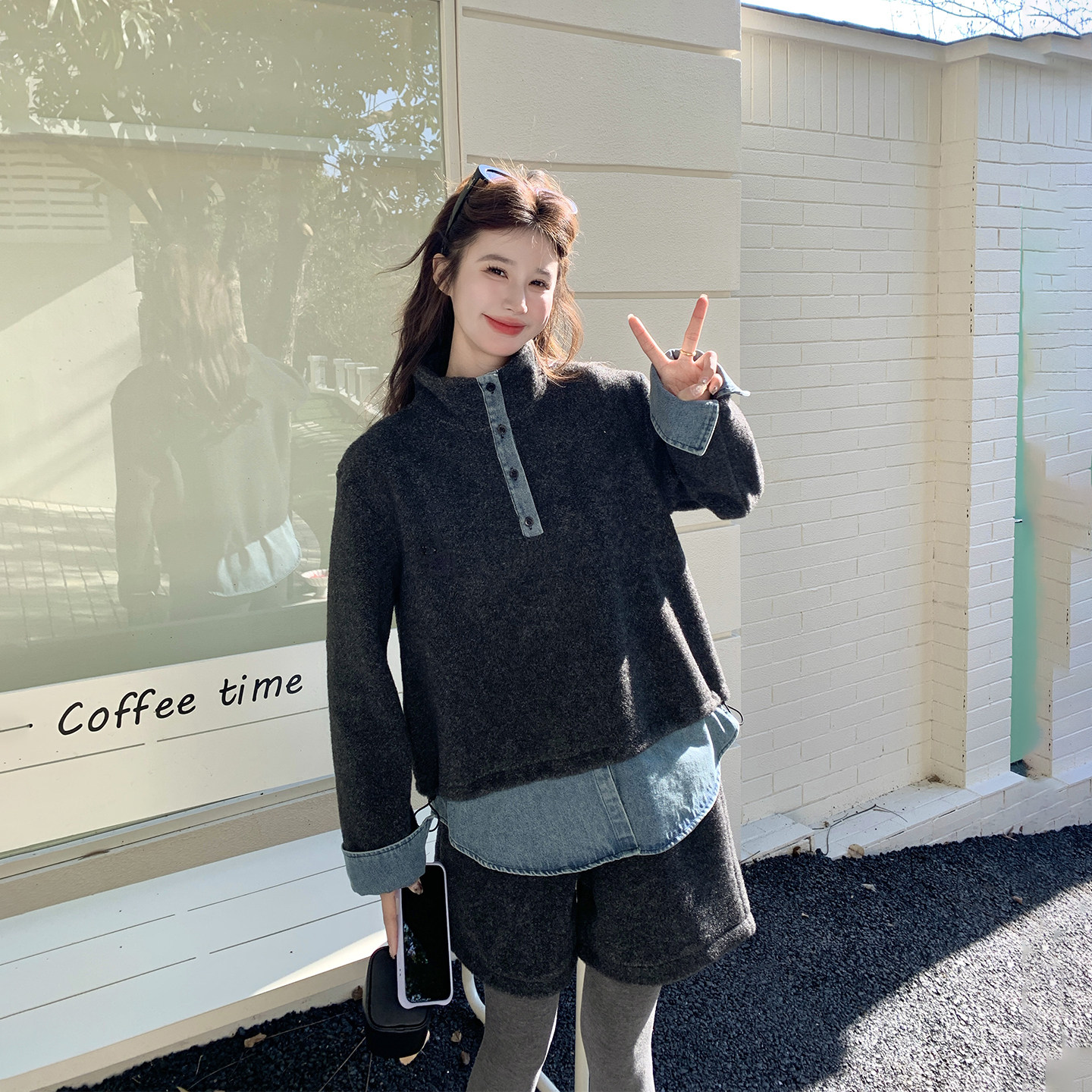 牛仔拼接深灰色毛呢卫衣套装女春季2026新款小个子休闲短裤两件套