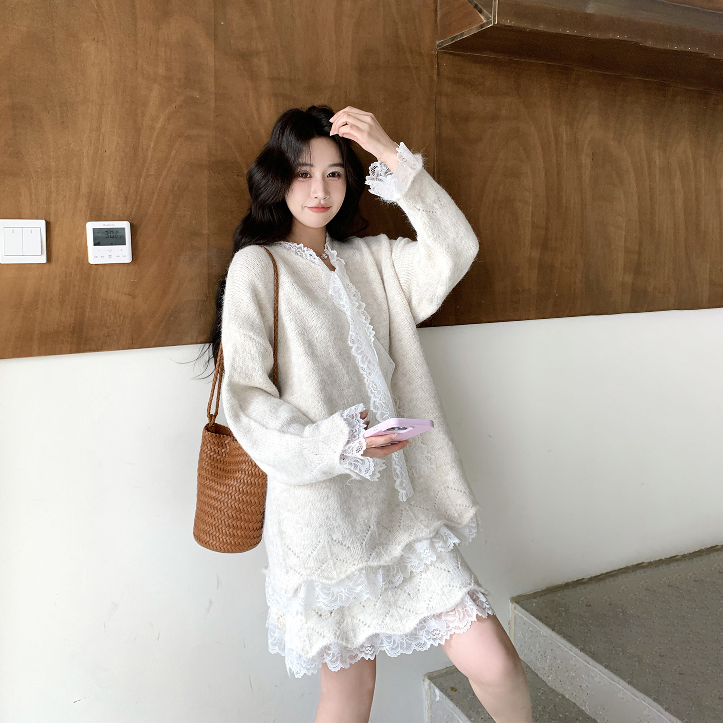 甜美蕾丝拼接V领毛衣短裙套装女