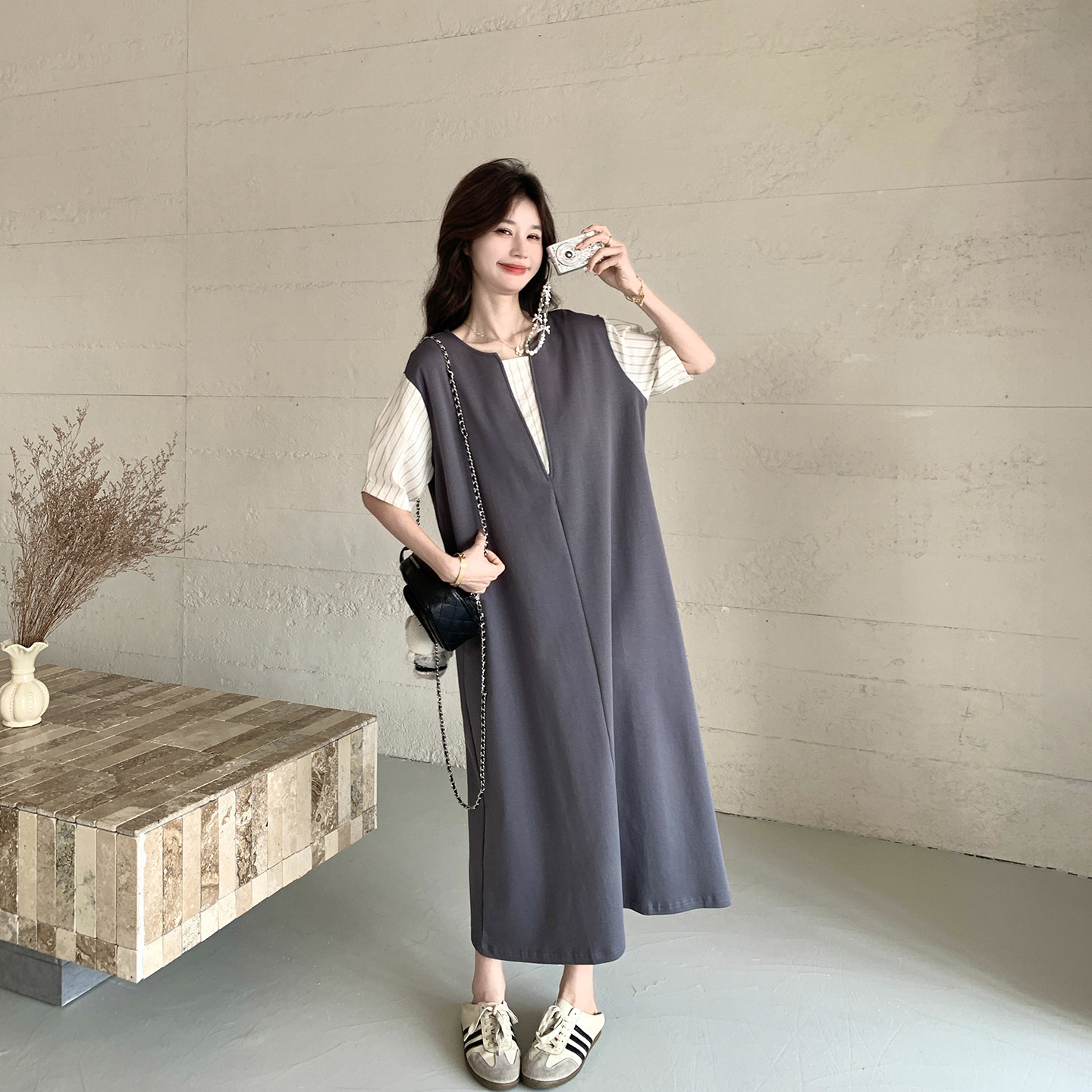 假两件条纹拼接灰色圆领连衣裙女