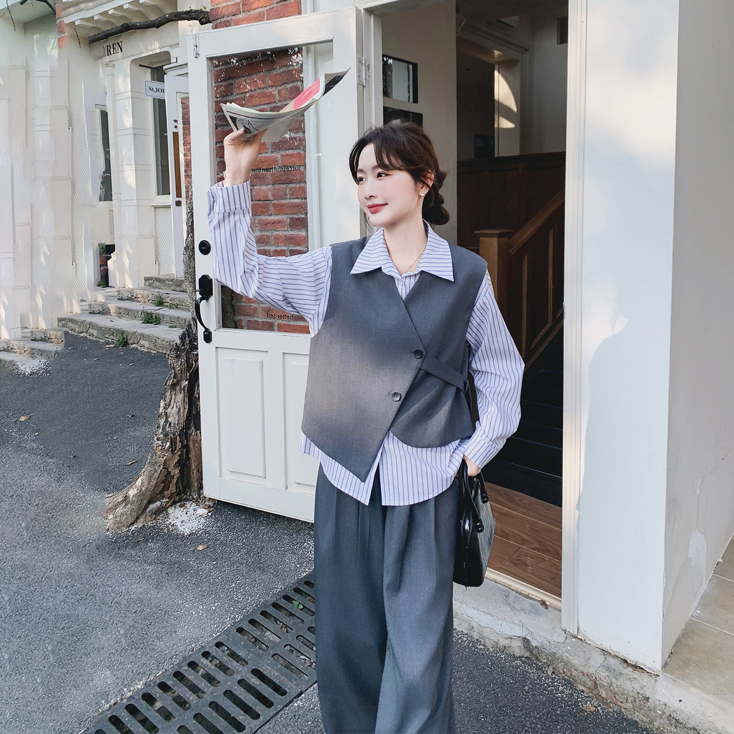 轻熟风气质超火灰色马甲套装女春季2026新款条纹衬衫阔腿裤三件套