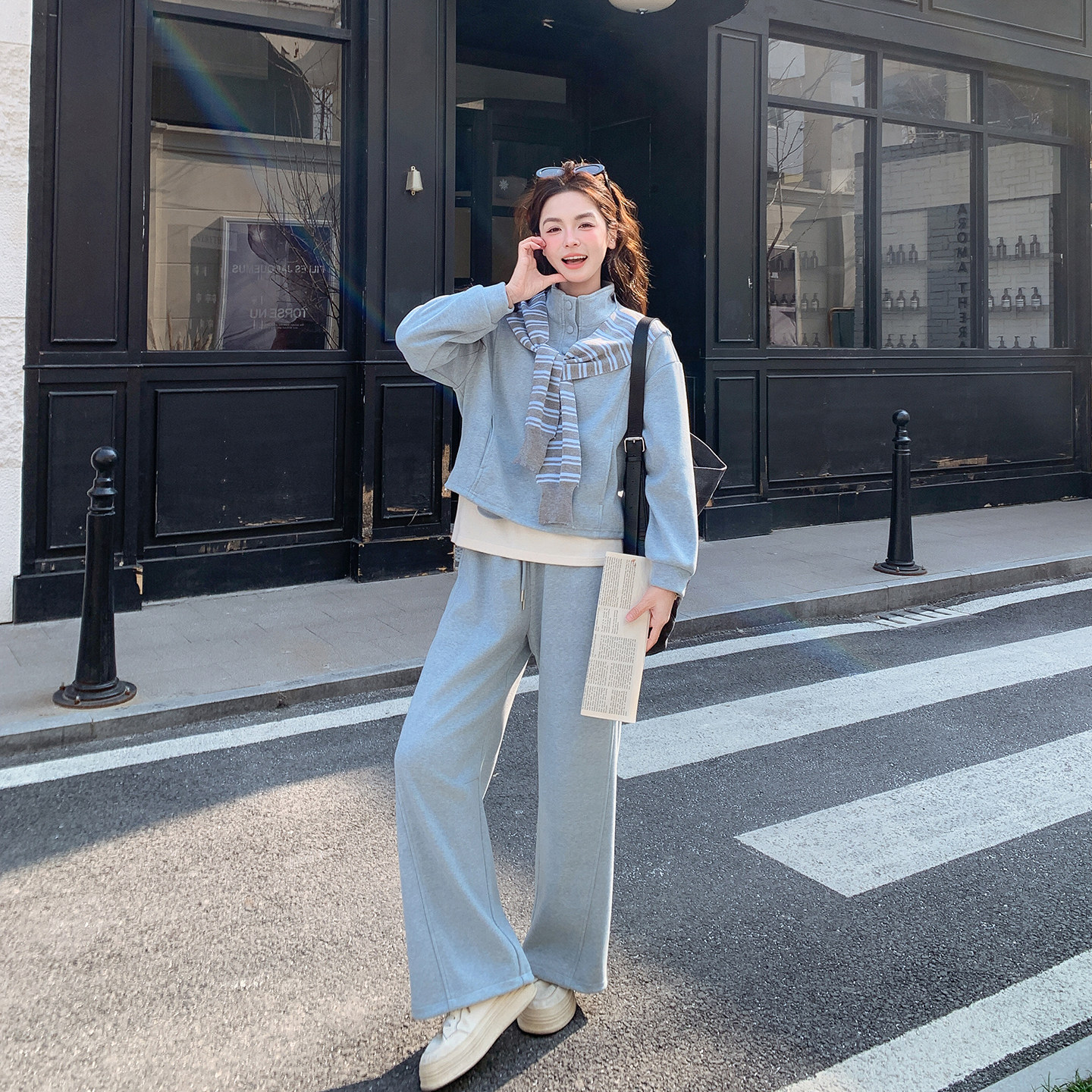 巨好看运动风立领蓝色卫衣束脚裤套装女春季2026新款松弛感两件套