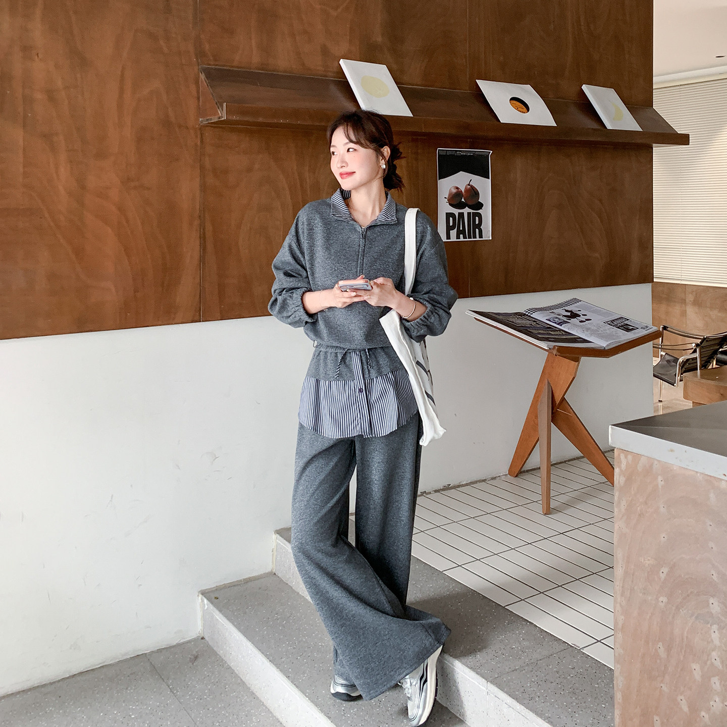 氛围感休闲运动灰色套装女春季2026新款卫衣条纹屁帘阔腿裤两件套