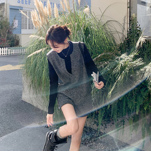超火减龄灰色羊毛马甲打底衫短裤套装女春季2026新款小个子三件套