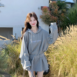 休闲气质灰色连帽卫衣连衣裙女春季2026新款小个子运动风俏皮裙子