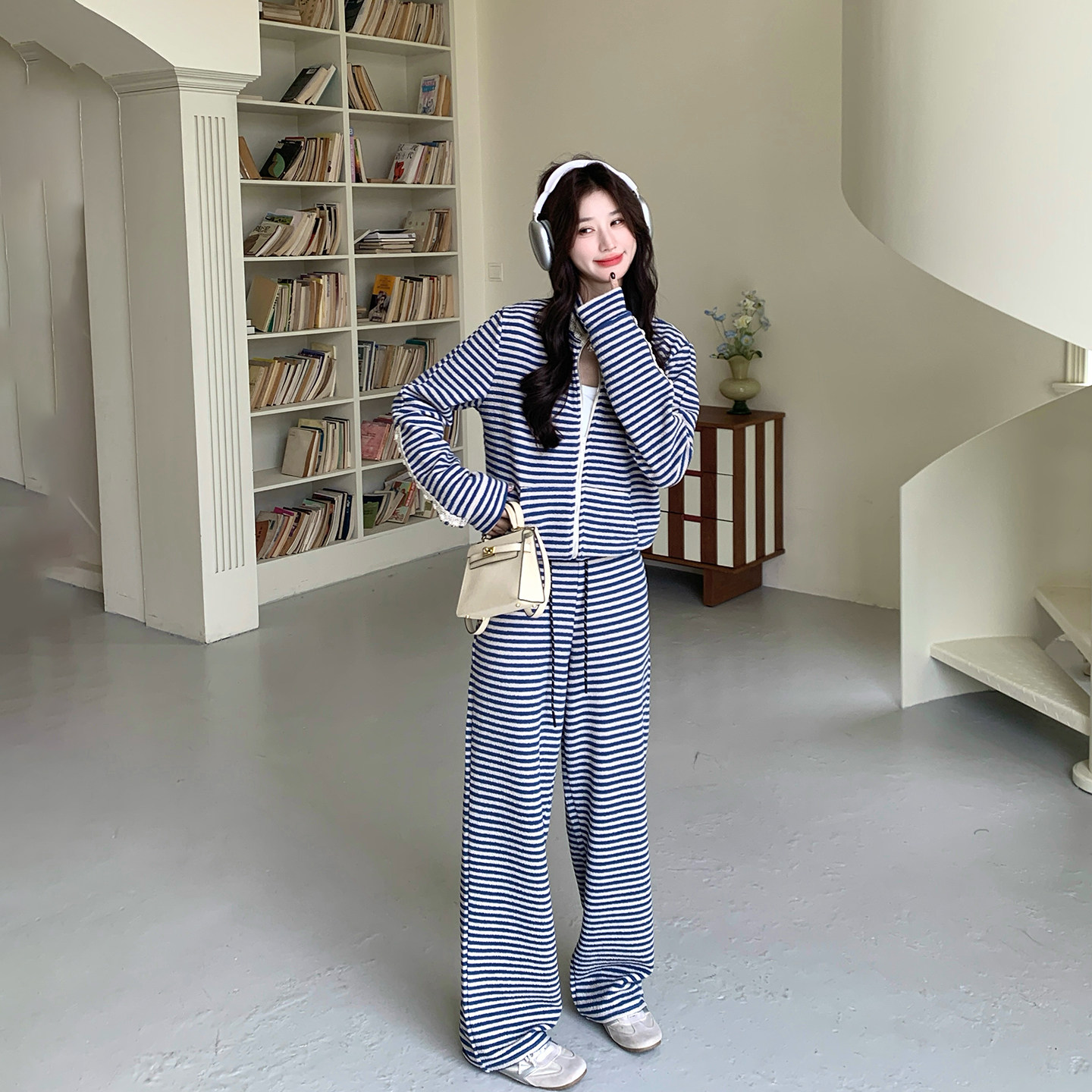 慵懒风蓝白条纹卫衣阔腿裤套装女